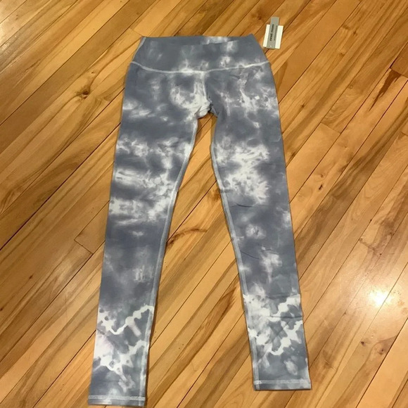 Sweet Romeo denim color compression tie dye leggings. NWT. Medium. - Picture 2 of 5